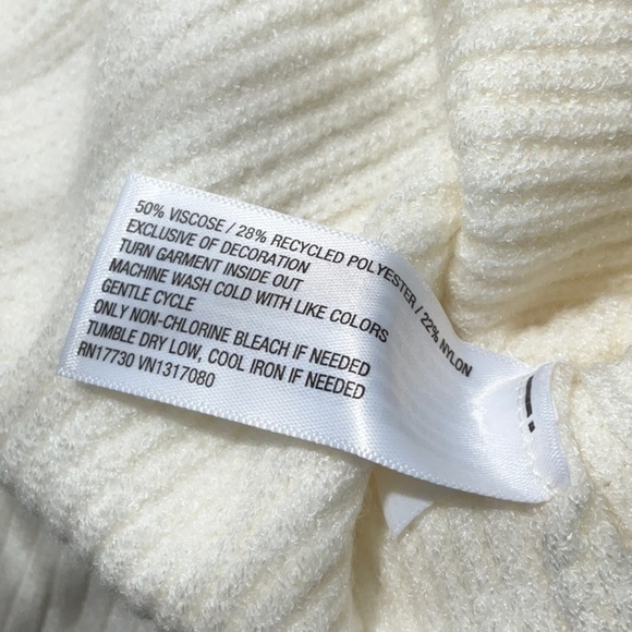 A New Day Crew Neck Pullover Red Heart Various Sizes - Picture 9 of 9